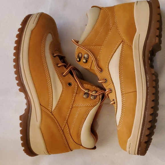 PHYS. SCI   SIZE 12 boots - Picture 2 of 7